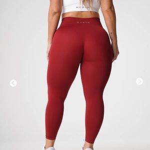 NVGTN Carmine Solid Seamless Leggings